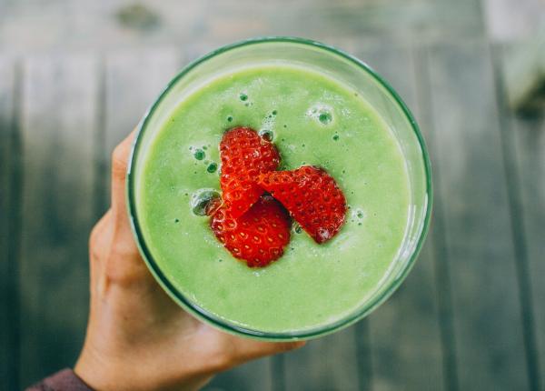 reteta de smoothie verde pentru slabit este gata in mai putin de 1 minut