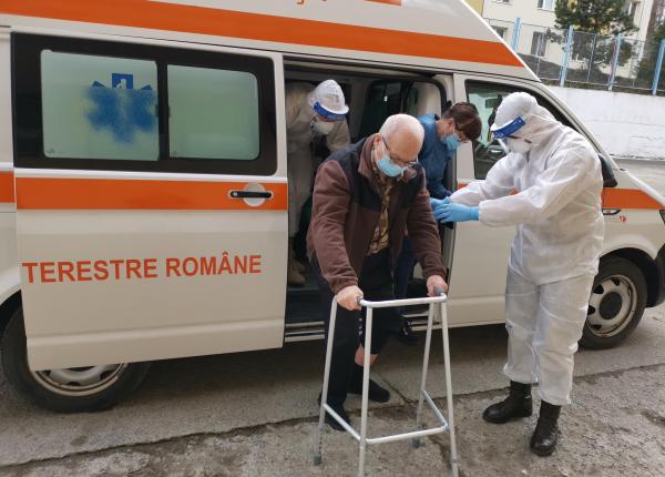 un barbat de 73 de ani suferind de avc si a facut vaccinul impotriva covid