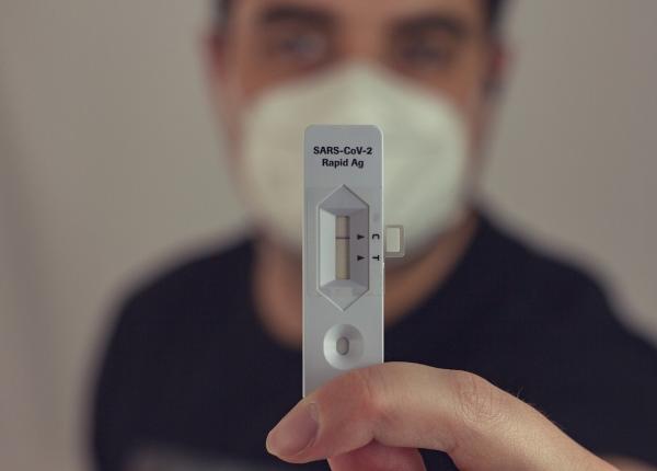 a fost aprobat primul autotest antigen covid produs in romania precizie de peste 98prc