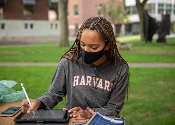 harvard le cere studentilor sa se vaccineze impotriva covid yale princeton au facut la fel