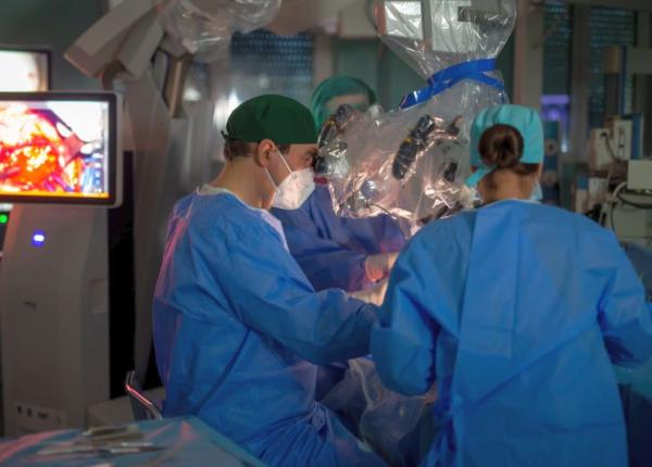 iasi tumora extrem de rara extirpata de la o pacienta 12 ani de medicii de la spitalul de neurochirurgie