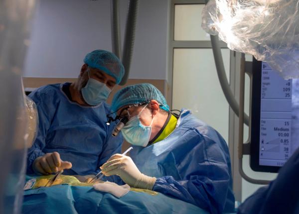 premiera pentru spitalul militar central procedurile cardiochirurgicale hibride de ultima generatie in corectia afectiunilor valvulare severe aortice si mitrale premiera pentru spitalul militar central procedurile cardiochirurgicale hibride de ultima generatie in corectia afectiunilor valvulare severe aortice si mitrale