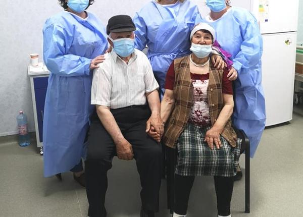 doi bunicuti de 78 de ani s au vaccinat impotriva covid nu si au vazut singurul fiu de mai bine de un an