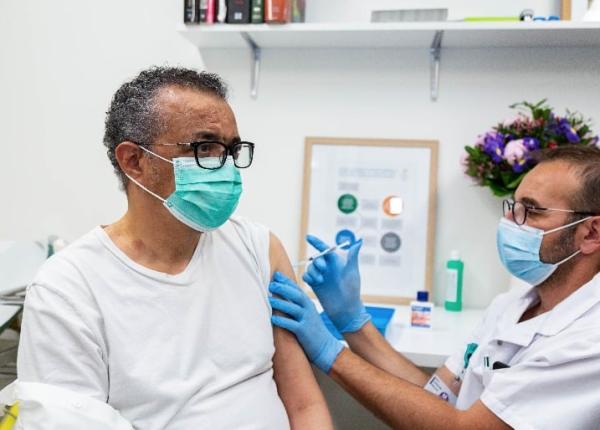 tedros ghebreyesus directorul oms s a vaccinat anti covid vaccinurile salveaza vieti