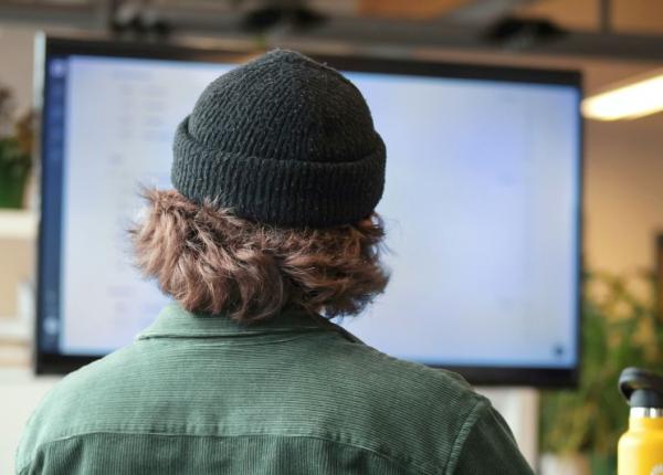 un barbat paralizat a reusit sa scrie folosindu si mintea cu ajutorul unei interfete creier computer studiu