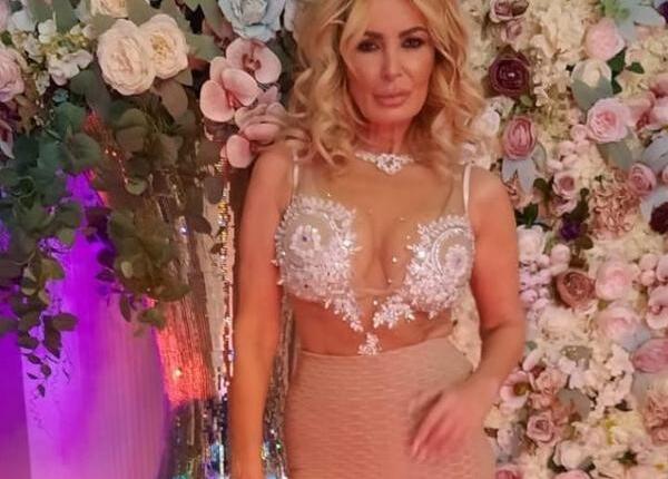 daniela gyorfi momente de groaza dupa ce i s a spart implantul mamar artista trebuie sa si schimbe urgent silicoanele s a fisurat se vede ca a iesit