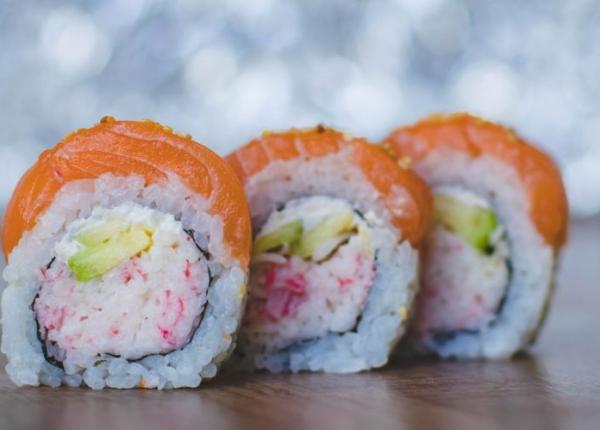 4 trucuri banale ca sa faci sushi acasa la fel ca japonezii video