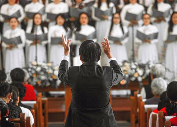 tulburari cognitive la adultii in varsta ameliorate daca sunt pusi sa cante analiza