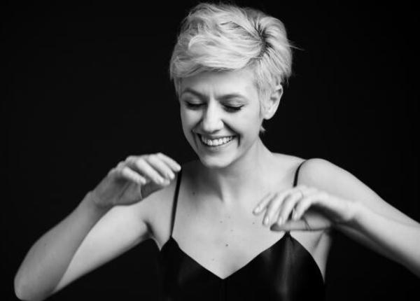 cum sa iti vindeci imaginea negativa pe care o ai despre corpul tau ada gales schimbarea incepe cu portii mici