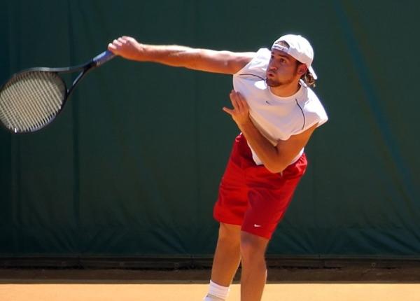 de ce tenismenii de performanta nu fac niciodata leziuni ale umarului dar fac alte persoane care lucreaza la birou