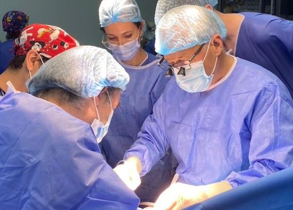premiera medicala in domeniul transplantului hepatic la spitalul clinic sanador recoltarea asistata laparoscopic premiera medicala in domeniul transplantului hepatic la spitalul clinic sanador recoltarea asistata laparoscopic
