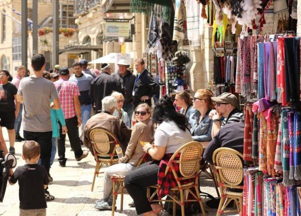 israelienii au scapat de masca de azi nu mai e obligatorie nici in locurile publice inchise restrictie ridicata