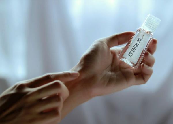 top 5 uleiuri esentiale care te scapa de stres si cum le folosesti aromaterapie