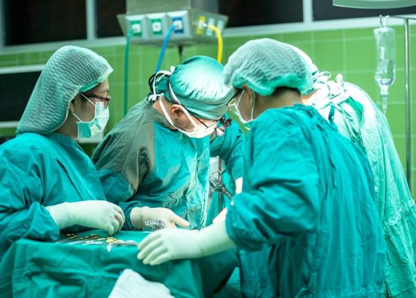 interventie chirurgicala complexa de 6 ore pentru salvarea barbatului atacat de urs in apropierea unei stane interventie chirurgicala complexa de 6 ore pentru salvarea barbatului atacat de urs in apropierea unei stane