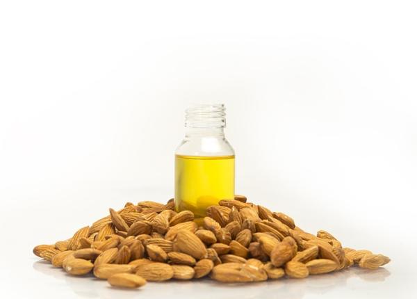 uleiul de migdale efecte miraculoase asupra parului sau tenului tau