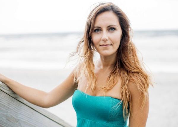 de ce sa nu mergi niciodata machiata la plaja riscul e urias dermatolog fac o reactie chimica fototoxica