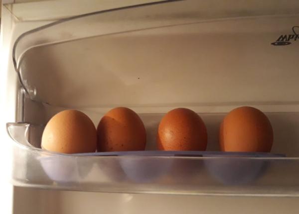 cum se depoziteaza de fapt ouale in frigider secretul care le mentine proaspete mai mult timp