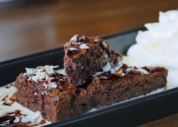 negresa cu gem nuca si apa minerala o prajitura cu gust divin si putine calorii