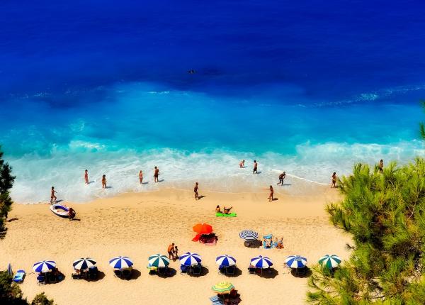 o tara extrem de vizitata de romani schimba foia restaurante baruri si centre comerciale exclusiv pentru vaccinati