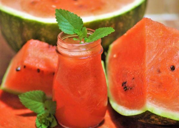 limonada de casa racoritoare si perfecta pentru zile toride ingredientul care o face super delicioasa si parfumata