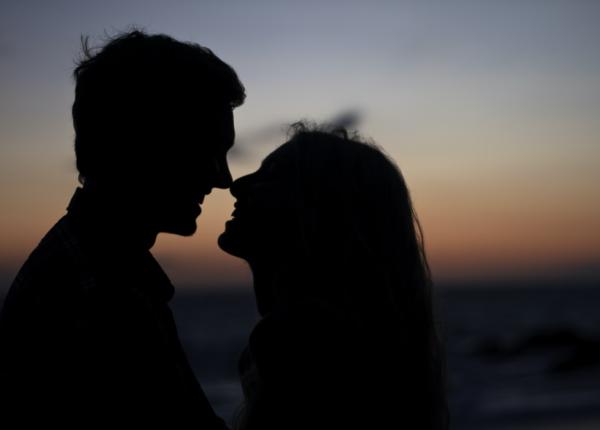 3 lucruri care se intampla in corp cand saruti pe cineva