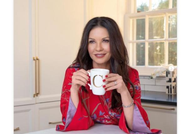 dieta lui catherine zeta jones de ce arata asa bine la 51 de ani