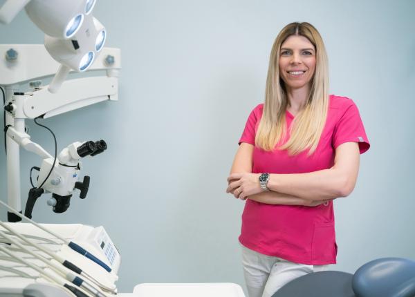 dr denisa zaharia jos masca sus zambetul estetica dentara vedeta stomatologiei vara