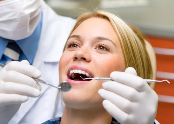 tot ce trebuie sa stii despre implanturile dentare avantaje si dezavantaje explicate de medicul anca vereanu