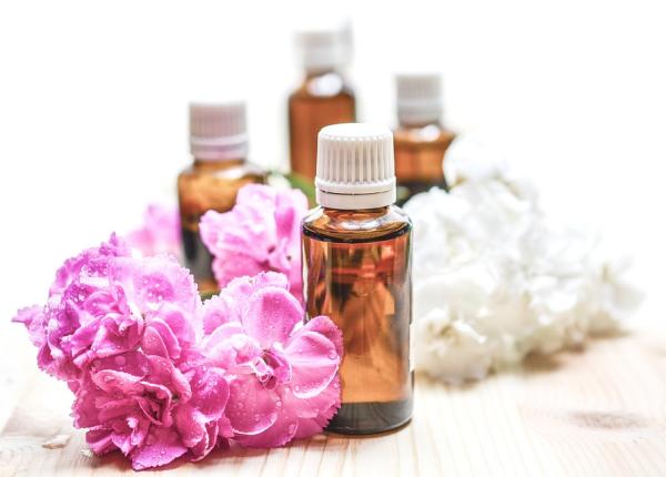 4 uleiuri esentiale care amelioreaza simptomele alergiilor sezoniere