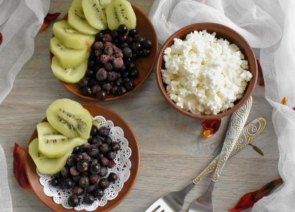 lapte branza soia capsuni 5 alimente pe care le mananci la ore gresite