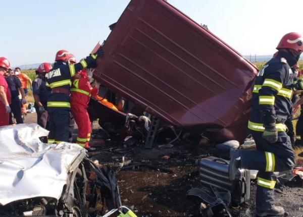 7 persoane decedate si 5 la spital in urma unui grav accident rutier produs in bacau planul rosu de interventie a fost activat