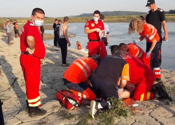 drama in bacau cinci adolescenti s au inecat in raul siret medicii n au mai putut sa i salveze