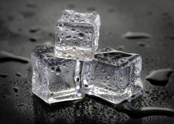 de ce sa nu bei apa cu gheata nici cu paiul efectul negativ al acestui obicei