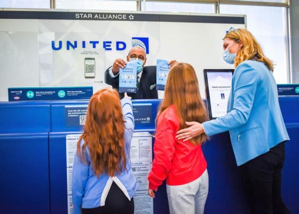 compania aeriana americana united airlines le cere angajatilor sa se vaccineze anti covid 19 altfel vor fi concediati