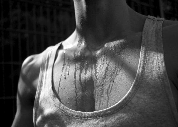 transpiratii nocturne 10 afectiuni care te fac sa transpiri abundent in timp ce dormi