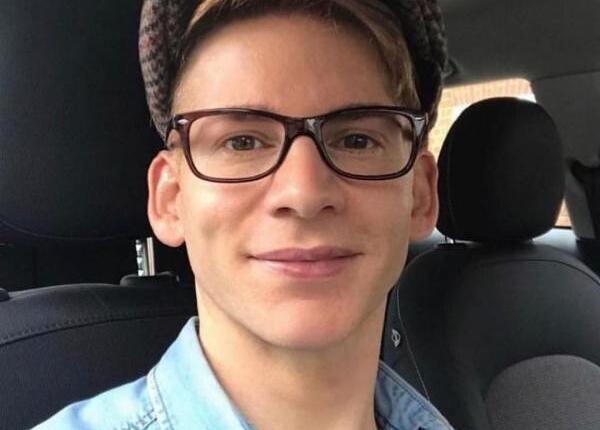 barbatul pentru care timpul sta in loc lumea nu i da mai mult de 25 de ani