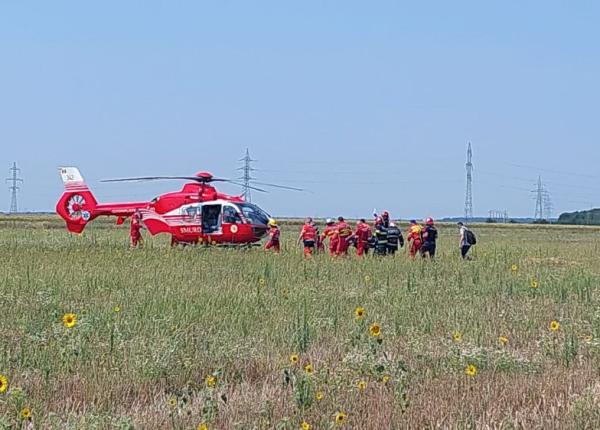 avion privat de mici dimensiuni prabusit in chitila pe camp doi barbati transportati la spital