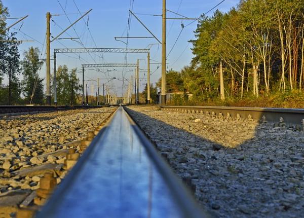 8 persoane ranite dupa ce un microbuz a fost lovit de tren o fetita preluata de un elicopter smurd