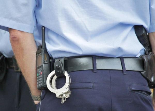 inconstienta 2 barbati care trebuiau sa fie in carantina pentru covid 19 prinsi de politisti unul era la manastire altul la bai