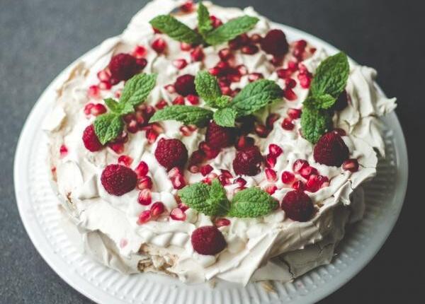 prajitura pavlova un desert simplu si delicios