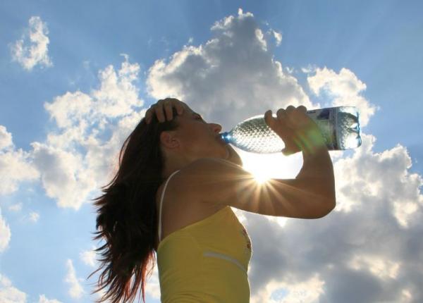 dr mihaela bilic apa plata sau carbogazoasa care e mai buna dintre ele cand nu trebuie sa bei apa cu bule