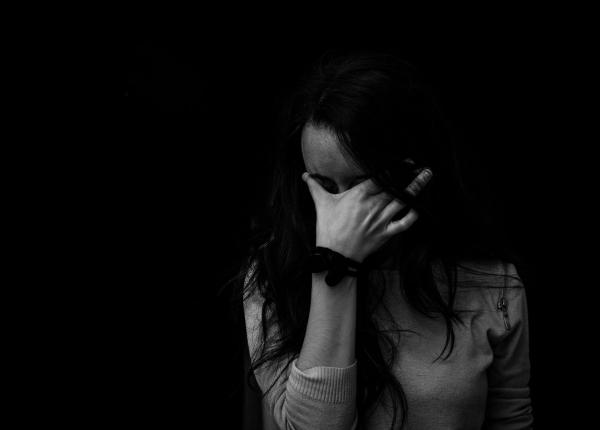 7 sfaturi care iti usureaza durerile cauzate de migrena