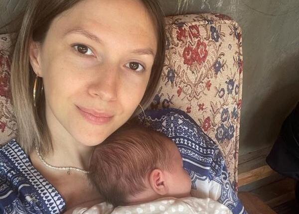 adela popescu infectata cucovid 19 artista a anulat botezul bebelusului