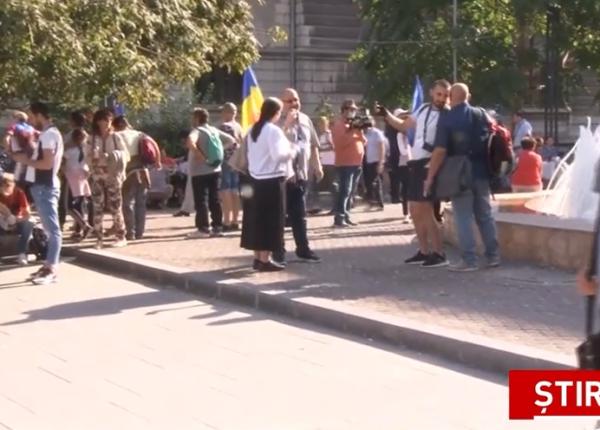 protest in capitala oamenii sunt nemultumiti din cauza campaniei de vaccinare in scoli si a restrictiilor impuse elevilor