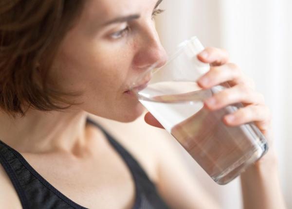 cata apa ar trebui sa bei zilnic explicatiile specialistilor