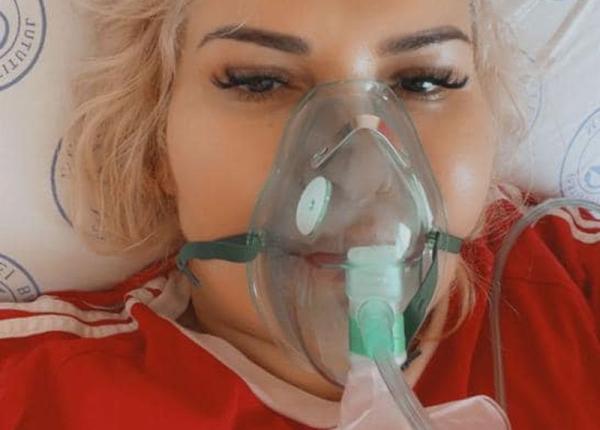 viorica din clejani cu masca de oxigen pe fata dupa ce a facut covid ionita pamantul de sub picioare ea e tot universul nostru