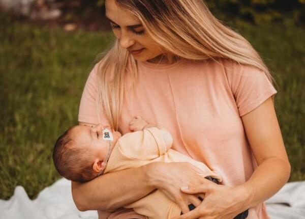 bebelusul care nu poate plange cum il afecteaza boala rara de care sufera micutul