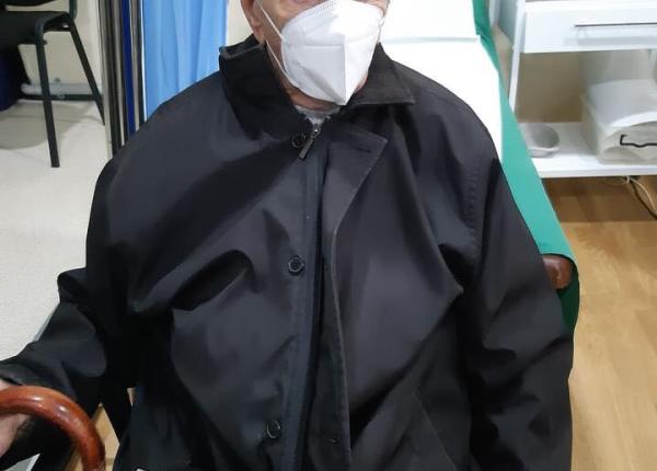 varstnici la 92 si 96 de ani vaccinati cu a treia doza anti covid