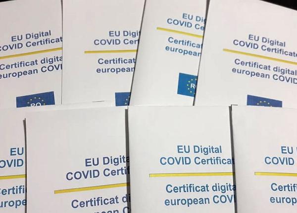 covid 19 un medic din franta a vandut cel putin 220 certificate verzi false la pretul de 1 000 de euro bucata