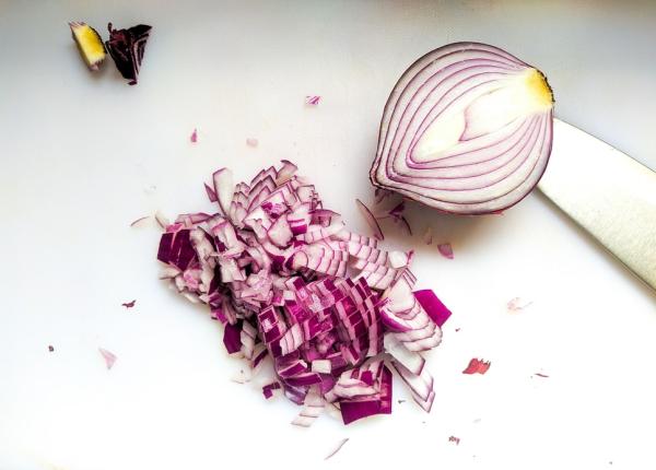 cum sa tai ceapa fara sa te usture ochii metoda care nu da gres